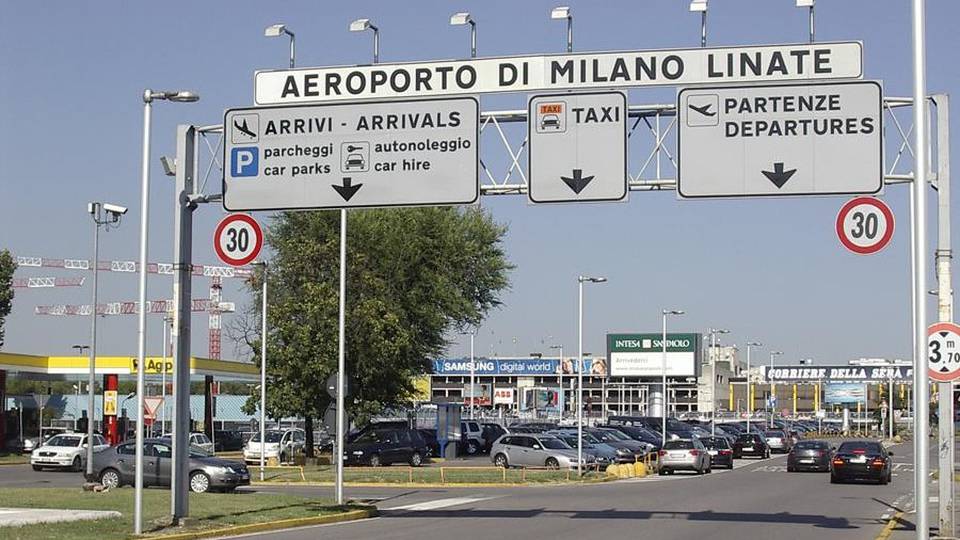 Attenzione se partite da Linate Check in in tilt: code e attese Attenzione se partite da Linate Check in in tilt: code e attese