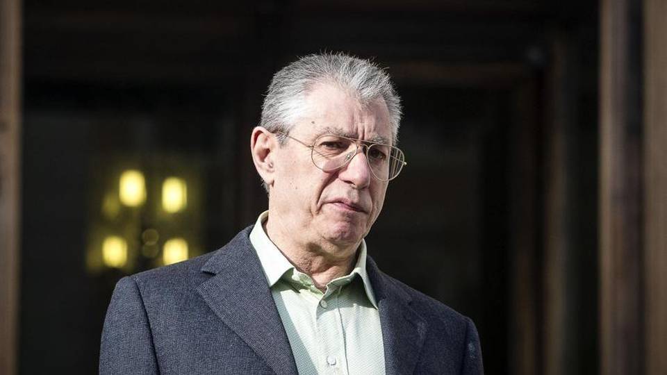 Bossi in ospedale per accertamenti Ricoverato per aritmia cardiaca Bossi in ospedale per accertamenti Ricoverato per aritmia cardiaca