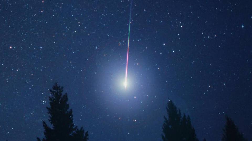 Solto Collina, sindaco spegne tutte le luci per ammirare al meglio le stelle cadenti Solto Collina, sindaco spegne tutte le luci per ammirare al meglio le stelle cadenti