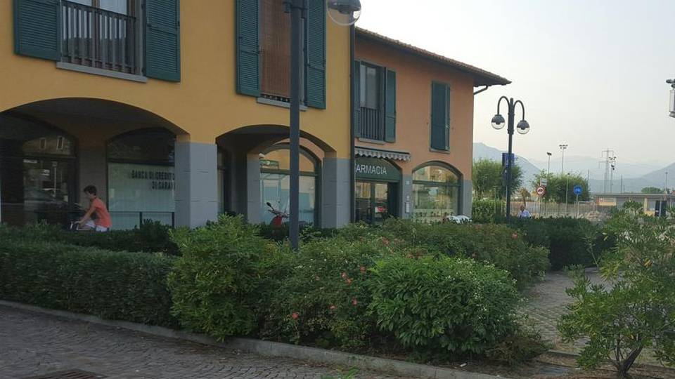 Minacce col coltello in farmacia a Mozzo Giovane 20enne fermato dai carabinieri Minacce col coltello in farmacia a Mozzo Giovane 20enne fermato dai carabinieri