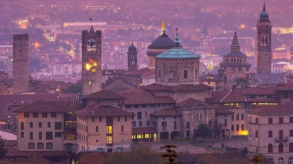 Piazza Vecchia, tra le più amate d’Italia Il Telegraph: «Bergamo? Da non perdere» Piazza Vecchia, tra le più amate d’Italia Il Telegraph: «Bergamo? Da non perdere»