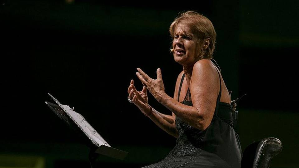 Lella Costa legge don Milani Lella Costa legge don Milani