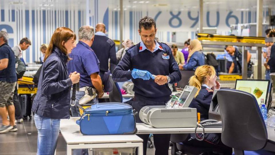 Alla «frontiera» di Orio 600 respinti Terrorismo, è massima allerta Alla «frontiera» di Orio 600 respinti Terrorismo, è massima allerta