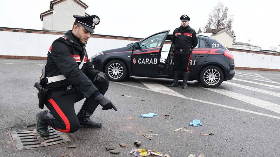 Misano, scoppia un petardo: tre feriti 24enne rischia di perdere un occhio Misano, scoppia un petardo: tre feriti 24enne rischia di perdere un occhio