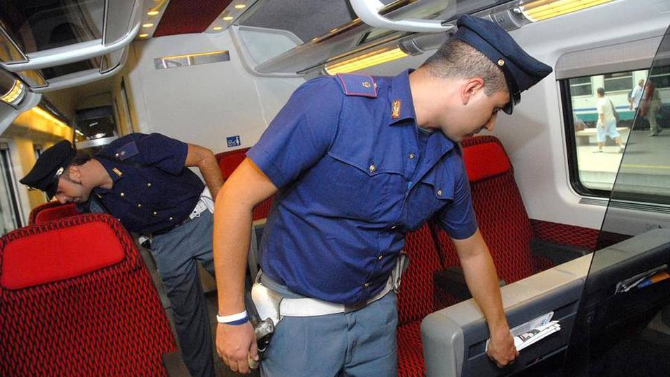 Treni, niente aumenti e più sicurezza Anche nel 2018 i militari viaggiano gratis Treni, niente aumenti e più sicurezza Anche nel 2018 i militari viaggiano gratis