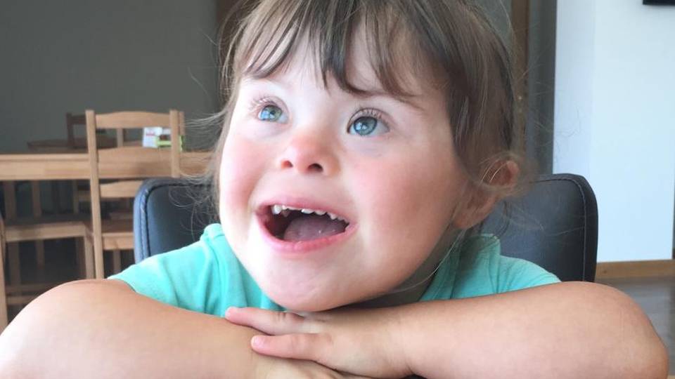 Anna «vince» la Sindrome di Down con le sue notizie positive sui social Anna «vince» la Sindrome di Down con le sue notizie positive sui social