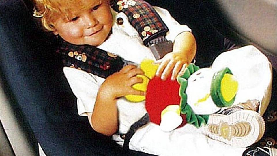Lascia la bimba di 2 anni in auto «Dormiva, mi dispiaceva svegliarla» Lascia la bimba di 2 anni in auto «Dormiva, mi dispiaceva svegliarla»