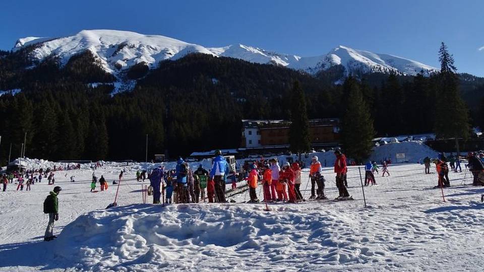 Cadute sulle piste, è super lavoro Previste nuove sciate: ancora bel tempo Cadute sulle piste, è super lavoro Previste nuove sciate: ancora bel tempo