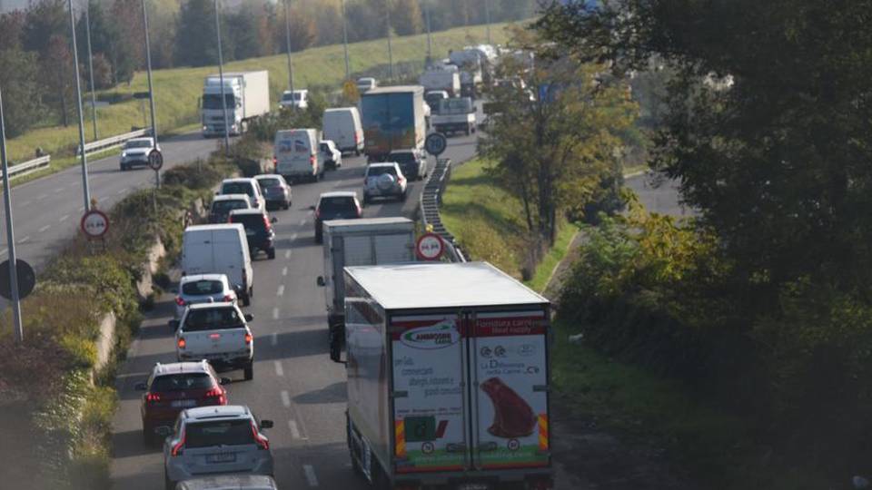 Code sulla 671 e a Orio al Serio Rallentamenti in A4,attenzione alla nebbia Code sulla 671 e a Orio al Serio Rallentamenti in A4,attenzione alla nebbia