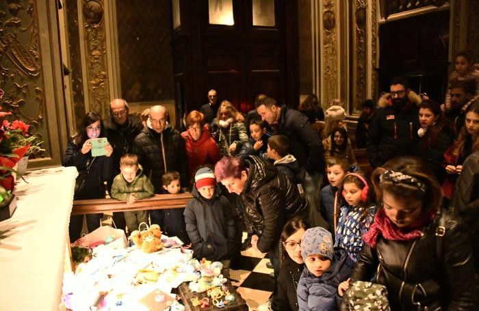 I bambini nella chiesetta di Santa Lucia