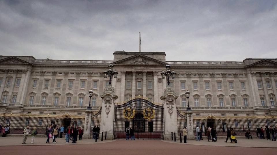 Vuoi lavorare a Buckingham Palace? La Regina cerca personale Vuoi lavorare a Buckingham Palace? La Regina cerca personale