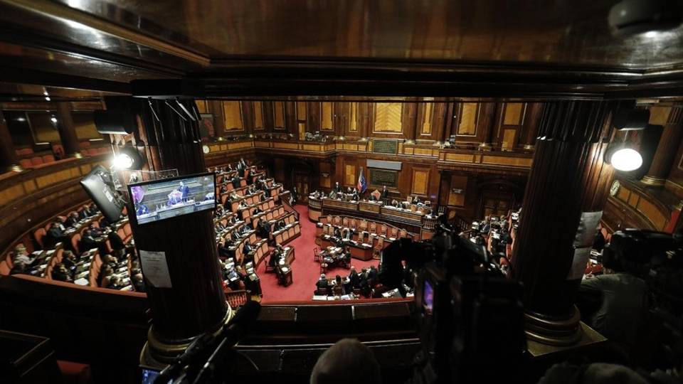Manovra, ecco il testo e tutte le misure Confermato il taglio alle pensioni d’oro Manovra, ecco il testo e tutte le misure Confermato il taglio alle pensioni d’oro