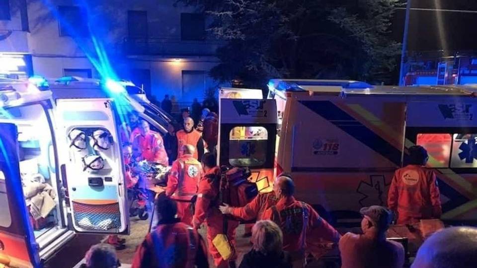 Panico in discoteca ad Ancona, 6 morti Oltre 100 feriti, molti in gravi condizioni Panico in discoteca ad Ancona, 6 morti Oltre 100 feriti, molti in gravi condizioni