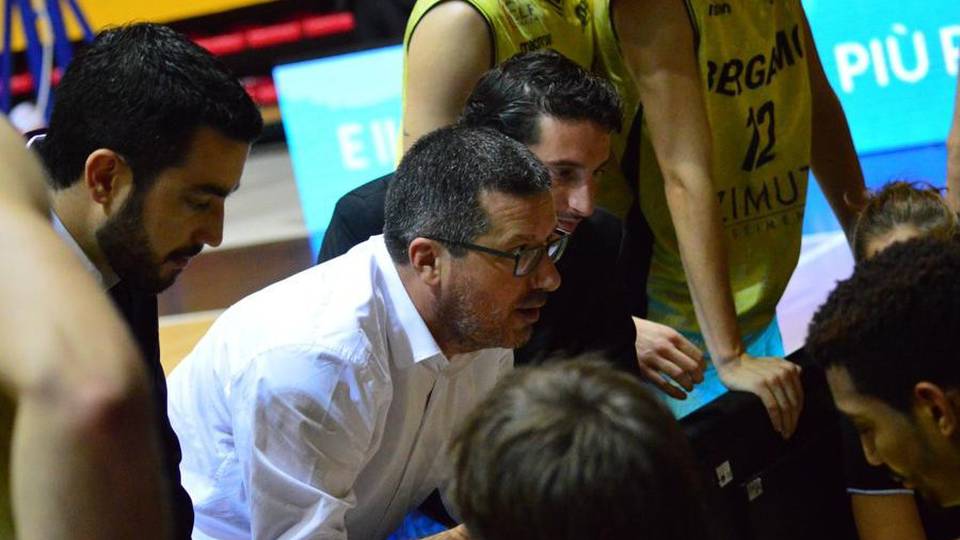 Bergamo Basket, si cambia mister «Cesare Ciocca sollevato dall’incarico» Bergamo Basket, si cambia mister «Cesare Ciocca sollevato dall’incarico»