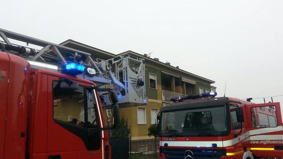 Filago, scoppia un incendio in cucina 3 persone salvate passando dal balcone Filago, scoppia un incendio in cucina 3 persone salvate passando dal balcone