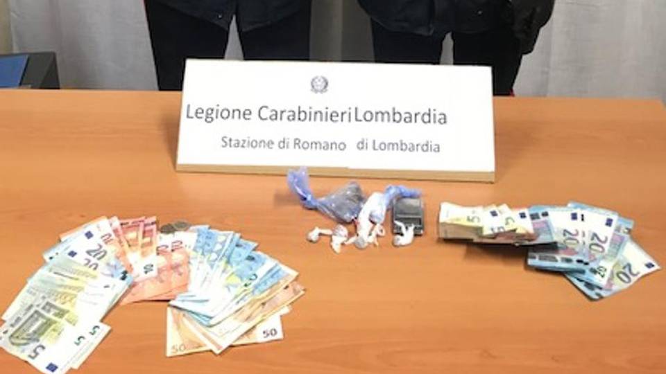 Spaccio sotto il cavalcavia della Brebemi Cocaina ed eroina, due arresti Spaccio sotto il cavalcavia della Brebemi Cocaina ed eroina, due arresti