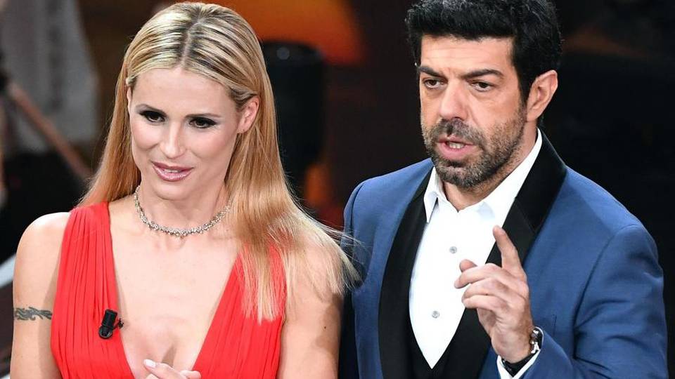 Sanremo, Baudo e la storia della tv - Foto Michelle balla Despacito con Favino Sanremo, Baudo e la storia della tv - Foto Michelle balla Despacito con Favino