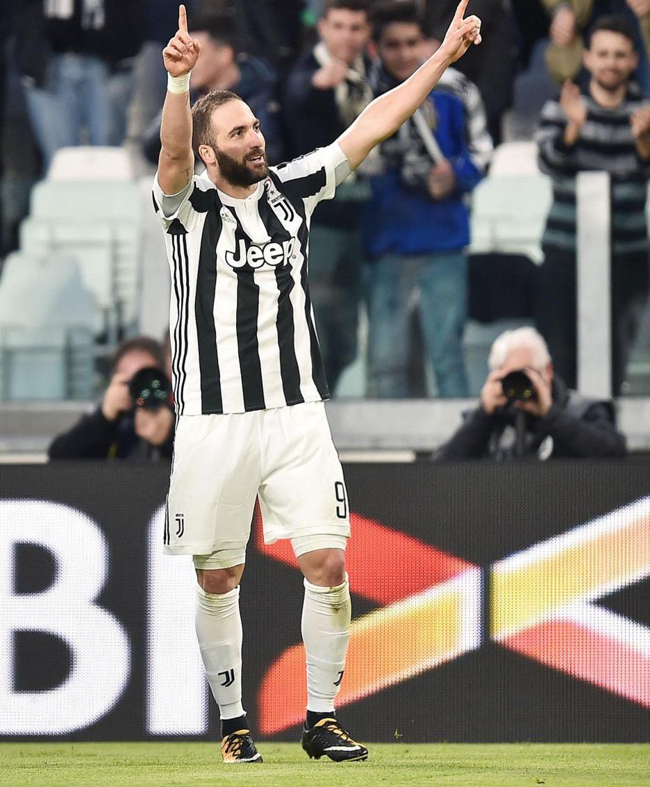 Juventus's Gonzalo Higuain jubilates after scoring the goal olf 1-0