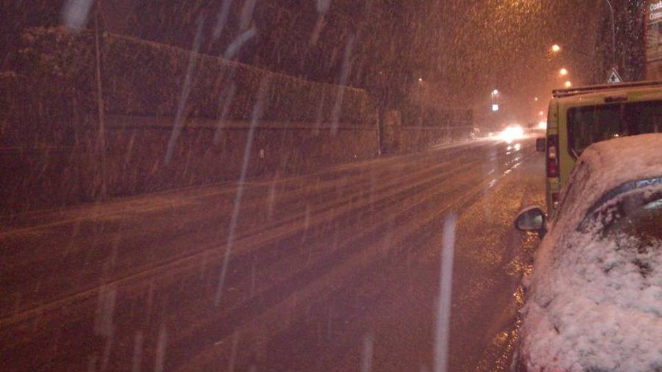Forte nevicata nelle valli bergamasche La primavera è ancora lontana Forte nevicata nelle valli bergamasche La primavera è ancora lontana