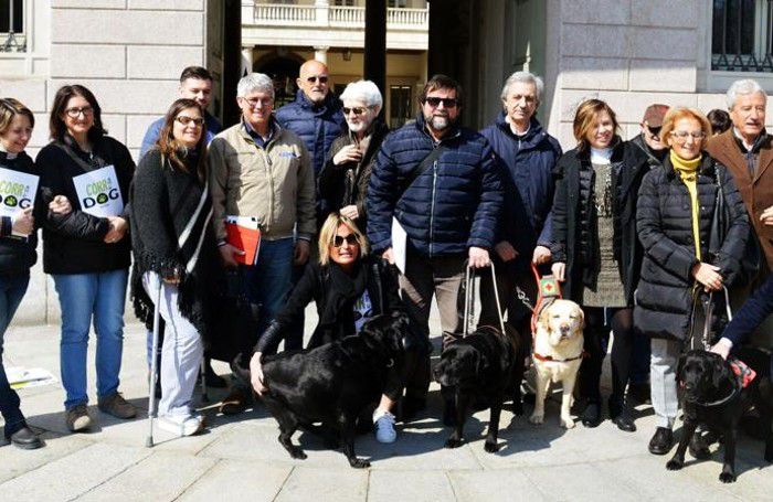 Alcuni degli organizzatori della «Corri dog» Alcuni degli organizzatori della «Corri dog»