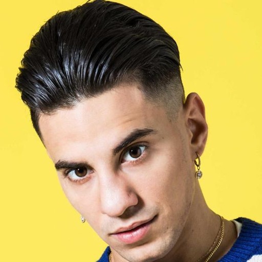 Tedua Rapper «Il futuro? Dei deboli che hanno coraggio» Il rapper Tedua arriva a ...