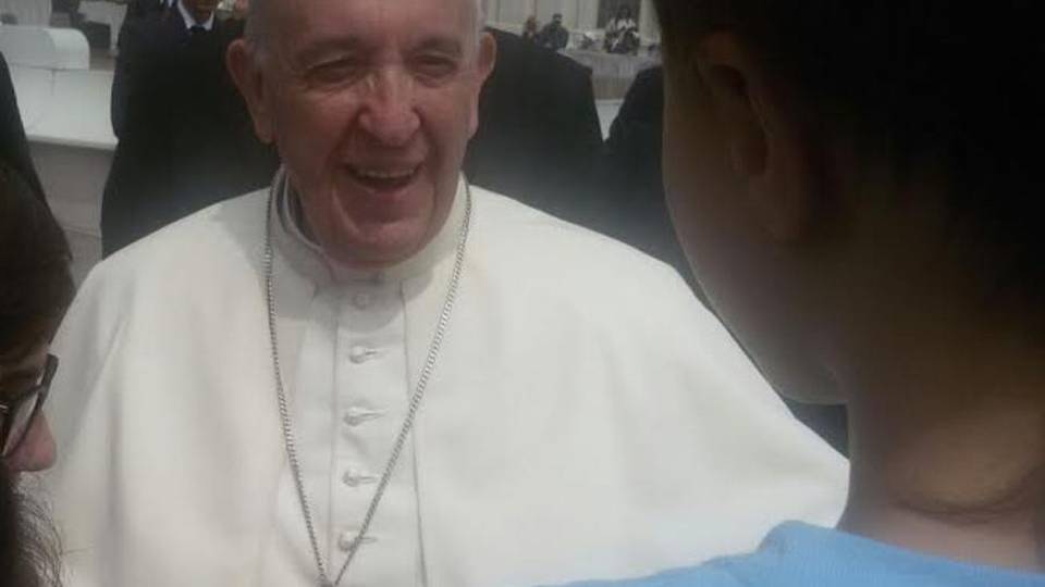 Bambino colpito da un tumore L’abbraccio di Papa Francesco Bambino colpito da un tumore L’abbraccio di Papa Francesco