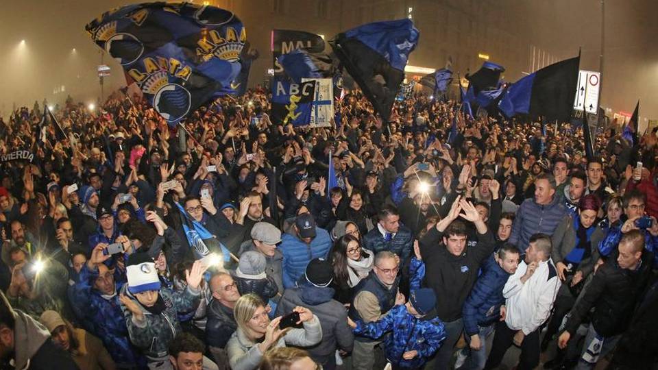 Contrordine: niente festa a Oriocenter Ma i tifosi aspetteranno a Zingonia Contrordine: niente festa a Oriocenter Ma i tifosi aspetteranno a Zingonia