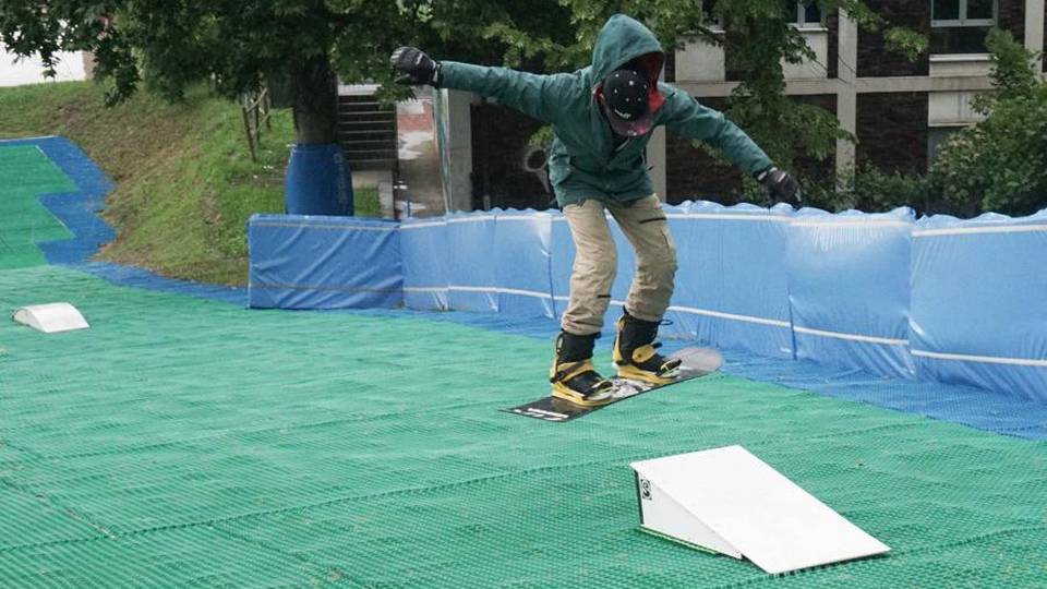 La neve? La trovi a Bergamo Al Polaresco sci e snowboard La neve? La trovi a Bergamo Al Polaresco sci e snowboard