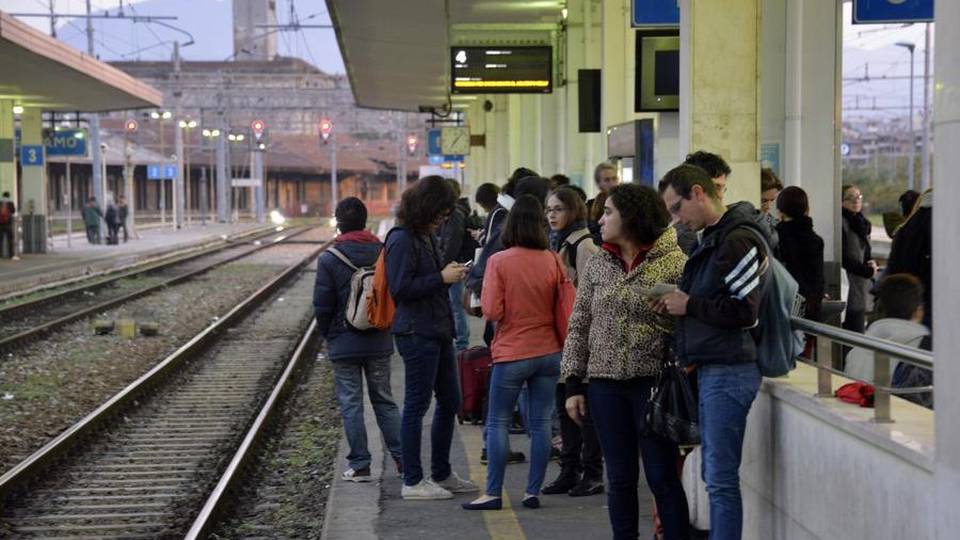 Treni, ancora una giornata nera Sei convogli cancellati in serata Treni, ancora una giornata nera Sei convogli cancellati in serata