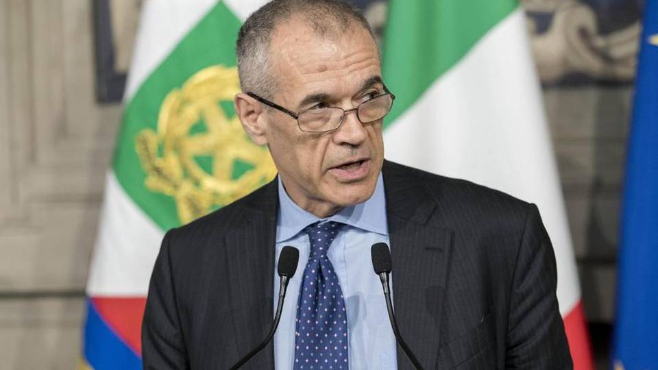 Cottarelli proverà a formare un governo «Senza fiducia, elezioni dopo agosto» Cottarelli proverà a formare un governo «Senza fiducia, elezioni dopo agosto»