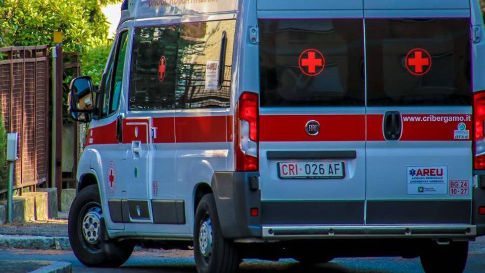 Grave incidente a Credaro Ragazza 17enne investita da una moto Grave incidente a Credaro Ragazza 17enne investita da una moto