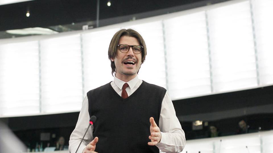 Corrao (M5S), non c'è nessuna alleanza con Lega per le europee Corrao (M5S), non c'è nessuna alleanza con Lega per le europee