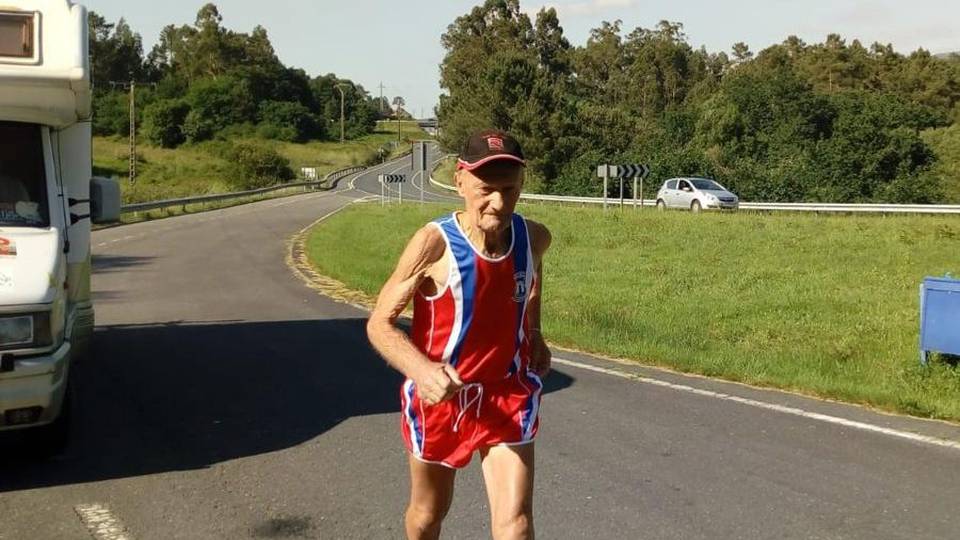 Continua l’avventura di Battista Marchesi È arrivato a Santiago: 70 km al giorno Continua l’avventura di Battista Marchesi È arrivato a Santiago: 70 km al giorno
