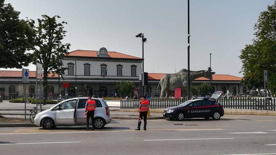 Sventa una rapina con lo spray urticante Così è fuggito alle minacce di tre giovani Sventa una rapina con lo spray urticante Così è fuggito alle minacce di tre giovani