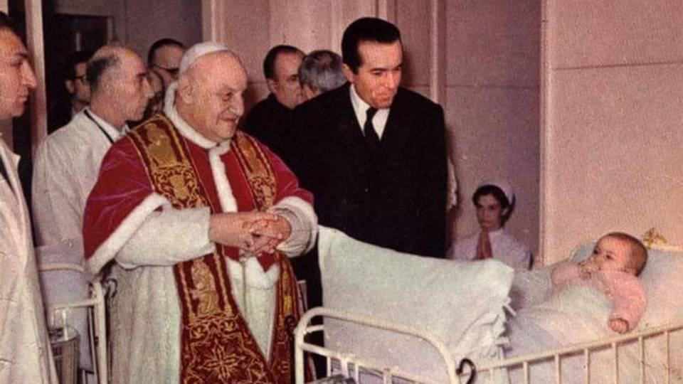 #GiovanniXXIII: la carezza ai bimbi malati Visitò il Bambino Gesù il giorno di Natale #GiovanniXXIII: la carezza ai bimbi malati Visitò il Bambino Gesù il giorno di Natale