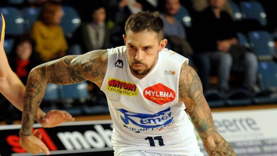 Treviglio perde il talentuoso Marino Vestirà la maglia del Siena di serie A2 Treviglio perde il talentuoso Marino Vestirà la maglia del Siena di serie A2