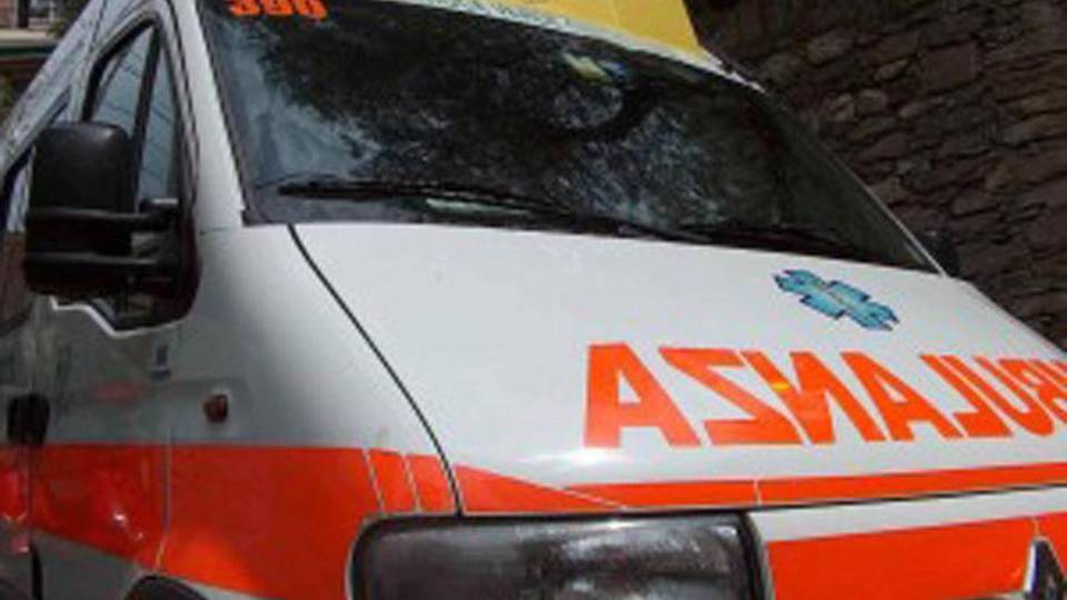 Si ribalta un’auto a Campagnola Tre giovani coinvolti in circonvallazione Si ribalta un’auto a Campagnola Tre giovani coinvolti in circonvallazione