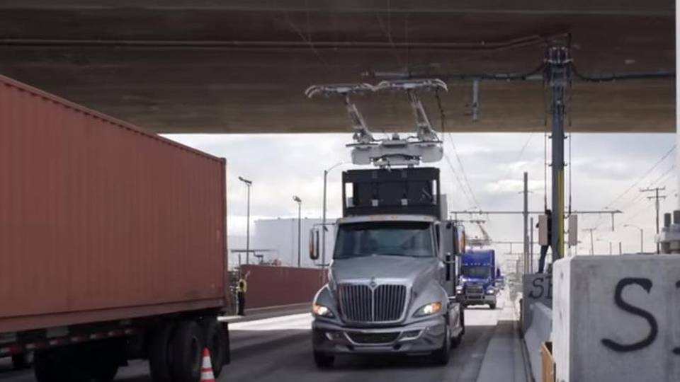 Brebemi, prima autostrada per tir elettrici? In Svezia e in Germania è già realtà - Video Brebemi, prima autostrada per tir elettrici? In Svezia e in Germania è già realtà - Video