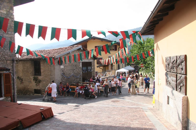 MERCATINO DI VIA LOJ