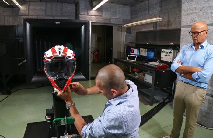 Una galleria del vento per i suoi caschi Locatelli lancia Airoh Helmet  negli Usa - Economia, Almenno San Bartolomeo