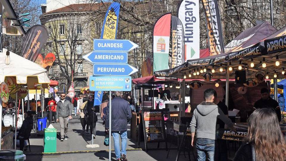 Torna lo street food in piazzale Alpini Cucina «pop» dall’Italia e dal mondo Torna lo street food in piazzale Alpini Cucina «pop» dall’Italia e dal mondo