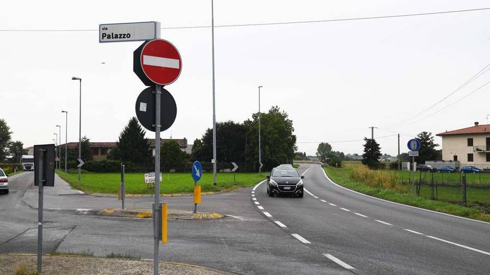 Travolto da un’auto all’alba Treviglio, grave ciclista di 33 anni Travolto da un’auto all’alba Treviglio, grave ciclista di 33 anni