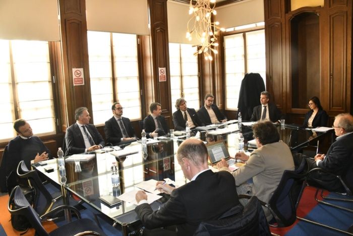 Un momento del Forum di Skille con sette imprenditori bergamaschi, gli esperti analisti di Deloitte e la redazione di Skille