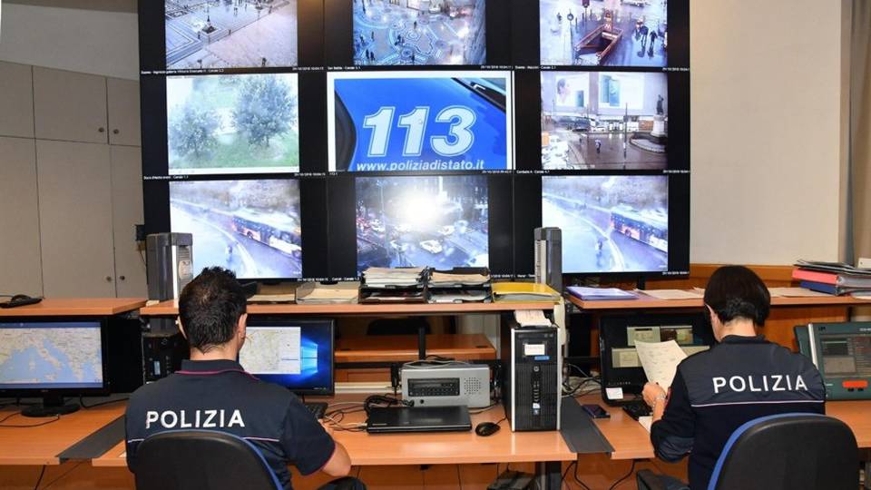 Colpisce al volto proprietario dell’auto In manette ladro 20enne a Bergamo Colpisce al volto proprietario dell’auto In manette ladro 20enne a Bergamo