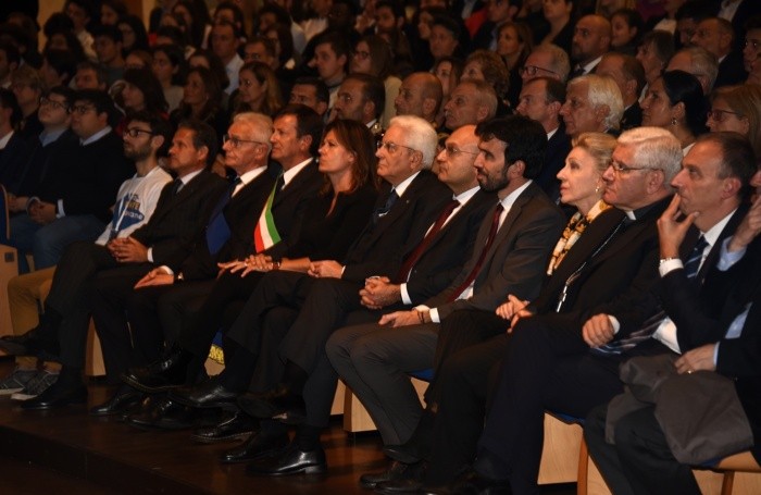 Il presidente Mattarella e alcuni rappresentanti delle istituzioni, in Città Alta