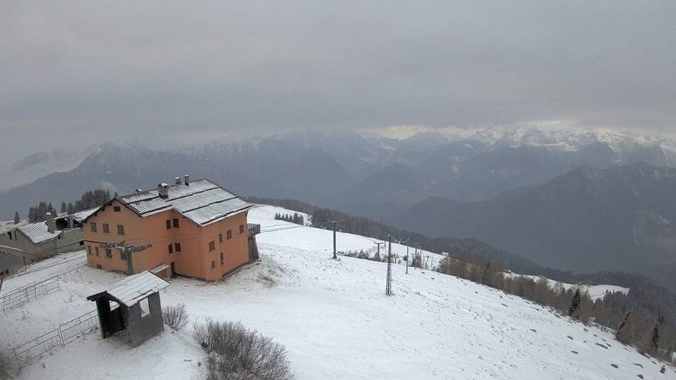 Le previsioni: fiocchi per tutta la giornata Fino a oltre 40 centimetri di neve in quota Le previsioni: fiocchi per tutta la giornata Fino a oltre 40 centimetri di neve in quota