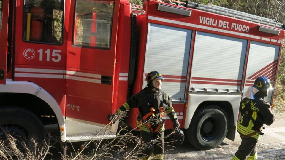 Valle Brembana, masso sulla provinciale Problemi tra Isola di Fondra e Foppolo Valle Brembana, masso sulla provinciale Problemi tra Isola di Fondra e Foppolo