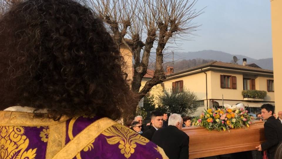 «Ciao, sarai sempre con noi» Musica e parole d’affetto per Zelda «Ciao, sarai sempre con noi» Musica e parole d’affetto per Zelda