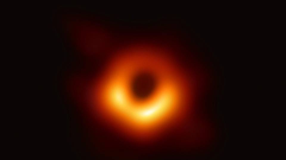 Il buco nero che cambierà l’astronomia Lo spiega un ricercatore bergamasco Il buco nero che cambierà l’astronomia Lo spiega un ricercatore bergamasco