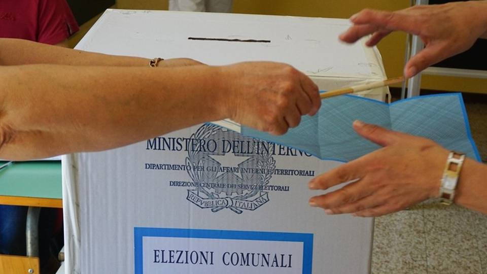 Sondaggio, Gori davanti a Stucchi Caccia agli indecisi: sono il 32% Sondaggio, Gori davanti a Stucchi Caccia agli indecisi: sono il 32%